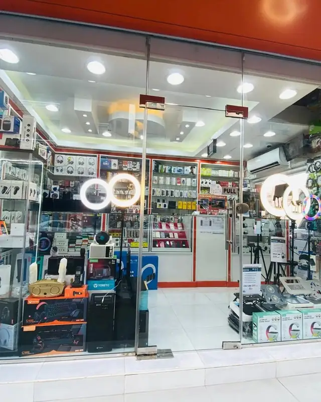 Tareeq Al Majaz shop front by day